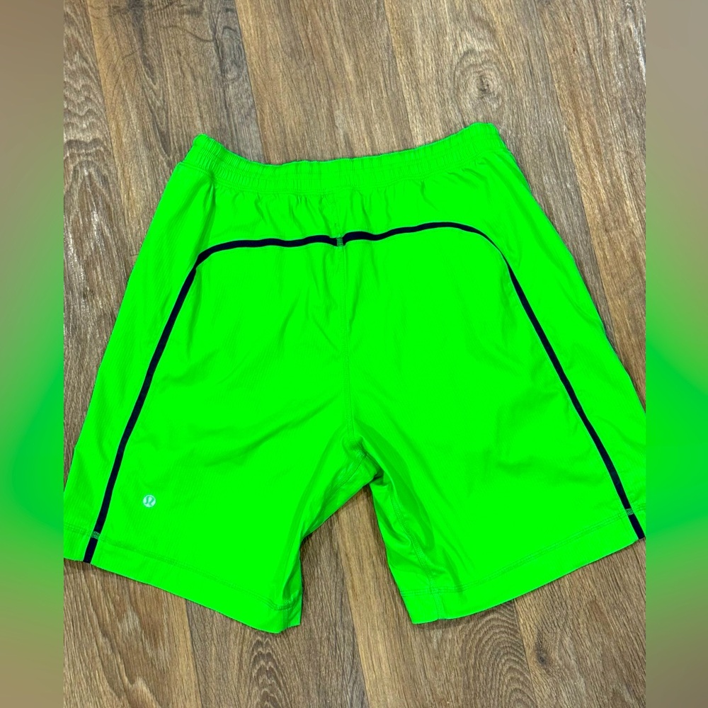 Lululemon Men’s Pace Breaker Short Large Lime Green Workout Lined 9” Inseam